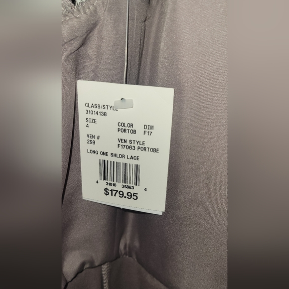 David's Bridal Bridesmaids dress. Size 4. - Picture 2 of 5